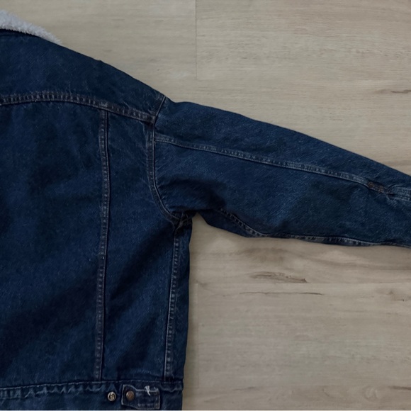 Levi's Men's Dark Blue Denim Jacket with White Sherpa Lining - Picture 5 of 8